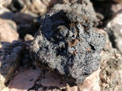 سنگ معدن منگنز استخراج شده در گروه معدنی رسا